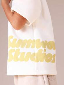 SUMWON 男童短袖圆领T恤，黄色文字印花，休闲夏季上衣 - 白色 - 查看 4