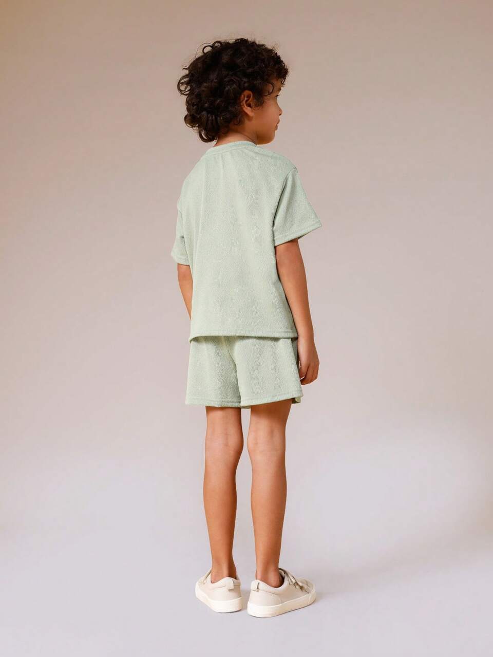 Conjunto de camiseta y pantalón corto de punto texturizado con logotipo de corazón