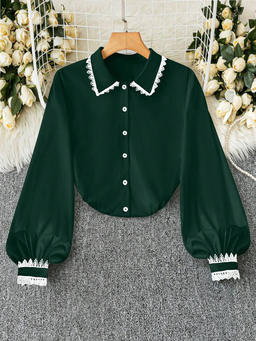 SHEIN Clasi Áo sơ mi nữ dáng ngắn, thanh lịch, tay phồng phối ren tương phản, vạt cong, thích hợp cho công sở và đi làm, mùa xuân/thu. - Màu xanh lá cây đậm - Xem 1