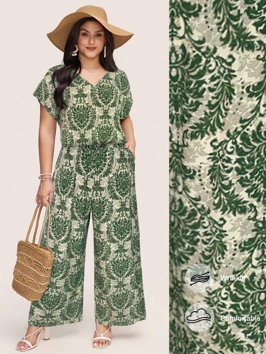 SHEIN LUNE 大尺碼女款植物印花V領短袖上衣與寬腿褲休閒兩件套 夏季女款褲裝套裝 度假穿搭套裝 波希米亞風女款小個子波希米亞褲裝套裝 波希米亞風女款穿搭套裝 - 綠色 - 查看 1
