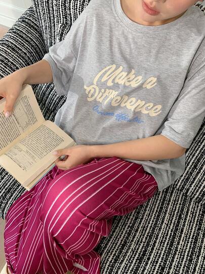 Dazy Plus 2件套加大码女式字母印花短袖上衣和条纹长裤睡衣套装，春夏款