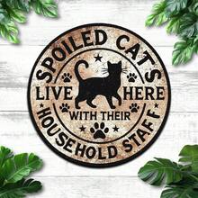 一只被宠坏的猫和它的家人住在这里——金属标牌，8 x 8 英寸，耐用金属材质，适合卧室、厨房、餐厅、酒吧装饰——独特设计，易于悬挂，是家居、办公室或礼品的完美之选。 - 彩色 - 查看 4