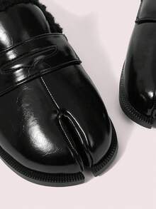 CUCCOO DOLLMOD Women's Winter Warm Commuting Faux Fur Mules, French Classic Slip-On Clogs, Japanese Style Split-Toe Shoes, Black Round Toe Loafers, Office & School Styles Valentine's Day - Black - View 5