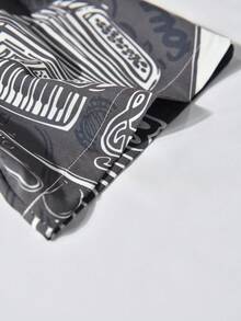 Manfinity Homme 全印花前开襟纽扣休闲百搭短袖衬衫（不规则印花） - 深灰色 - 查看 4