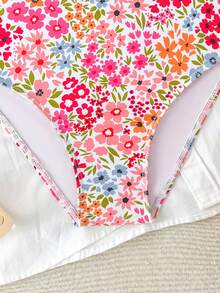 SHEIN Tween Girl Vintage Blue & White Floral Print Bikini Set, Cute Bow Patchwork Beach Swimwear, Suitable For Summer Beach Vacation Swimming Flower Bathing Suit Flower Bikini Floral Swimwear Floral 2pcs Tween Girls Printed Swimwear Girls Floral Swim 2pcs Girls Printed Swimwear Tween Girls Bikini Set Bikini Set Girls Hawaiin Beach Clothes Bathing Suit Sets Two Pieces Swimwear Girls Two Pieces Bathing Tween Beachwear For Tweens Two Pieces Set Kids Floral Swim Teen Girl Swimsuit Floral - Multicolor - View 5