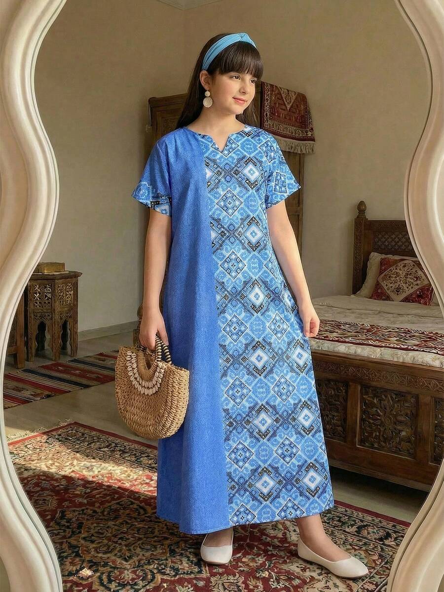 SHEIN فستان ماكسي بأكمام واسعة بطبعات هندسية رجعية على الطراز العربي الشرق أوسطي للفتيات المراهقات، فستان عربي طويل، جلابية، فستان عطلة تقليدي، لون سادة وقطع هندسية، فستان طويل فضفاض بياقة على شكل حرف V وأكمام قصيرة، فستان ماكسي بأكمام طويلة للفتيات المراهقات المسلمات من الشرق الأوسط، فستان بياقة على شكل حرف V وأكمام قصيرة بطبعات رجعية - الأزرق - مشاهدة 1