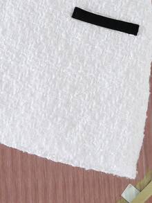 SHEIN Conjunto de 2 piezas para niña bebé: blusa de tweed tejido con botones de perlas falsas y decoración de lazo, talla grande una falda - Elegante conjunto de 2 piezas para uso diario, estilo francés elegante y señorial, de vuelta al colegio, atuendos estilosos, combinación a juego mamá e hija. Conjunto de 2 piezas para niña bebé de estilo vintage blanco para niña de 2 años, uniforme escolar para niña - Blanco - Ver 4