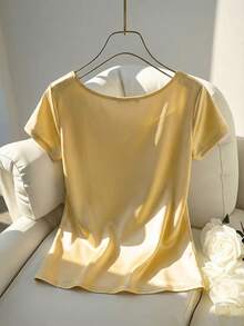 Franclia 时尚简约纯色缎面圆领短袖T恤，别致优雅，尽显高贵气质。适合春夏新款、毕业季穿着，也可作为时尚休闲通勤装、商务办公装、百搭时尚日常休闲装以及都市教师职业装。 - 黃色 - 查看 2