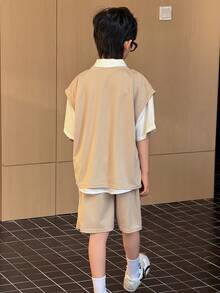 SHEIN 3件套儿童/青少年男童休闲保守翻领纽扣短袖宽松梭织衬衫、无袖背心和短裤三件套，适合学校、花园、海滩、生日、春夏穿着。 - 卡其色 - 查看 2