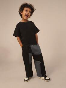 SUMWON Spodnie dresowe dla chłopców w bloki kolorów z kieszeniami bocznymi, elastyczny pas, styl jogger, wygodne spodnie zimowe z polaru, odzież codzienna dla dzieci - Czarne - Zobacz 3