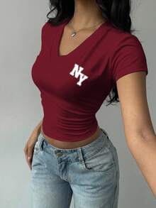 SHEIN EZwear 女士V领字母印花休闲褶皱T恤，夏季 - 酒紅色 - 查看 4