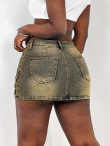 Slaydiva Chân váy ngắn denim bạc màu, kiểu dáng thường ngày, phong cách đường phố, cá tính, có vạt chéo và tua rua, thích hợp cho mùa hè. - Màu xanh lam - Xem 2