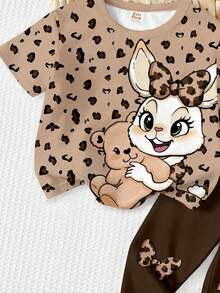 SHEIN 两件套可爱兔子豹纹印花上衣和打底裤套装，休闲宽松圆领短袖T恤搭配紧身裤，适合年轻女孩，春夏日常穿着、旅行、搭配、居家、度假、户外活动、农场生活、休闲放松等场合。