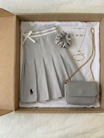 灰色罗纹褶裥A字裙，适合青少年女孩，休闲校园风，适合度假、运动、日常穿着、校园生活等多种场合。