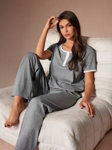 Lazeform مجموعة ملابس نسائية كاجوال من البلوزة ذات الرقبة الطاقم والأكمام القصيرة والبنطلون الطويل، مناسبة للنوم أو الارتداء الخارجي - رمادي غامق - مشاهدة 1