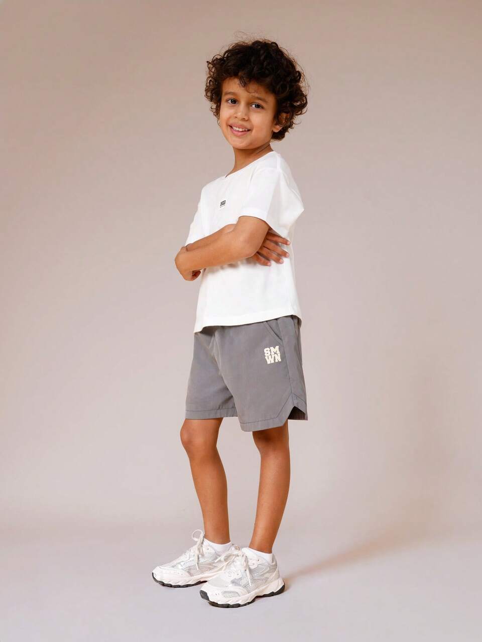 Pantalones cortos de nailon con dobladillo dividido