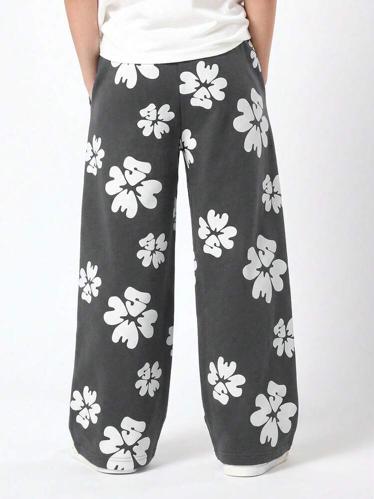 Weit geschnittene Jogginghose mit Blumenmuster