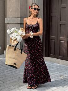 Pariaura 午夜玫瑰法式吊带长裙：黑色底红色玫瑰印花 + 前系带 + 修身剪裁，诠释复古性感的夜间约会造型 - 紅色和黑色 - 查看 1