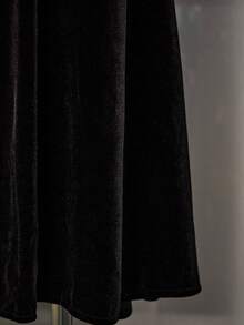 SHEIN 女士朋克风纯色性感紧身蕾丝拼接天鹅绒鱼尾长裙 - 黑色 - 查看 4