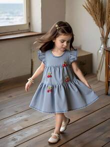SHEIN Vintaside Kids 女婴牛仔连衣裙，饰有3D立体花朵图案，可爱时尚，适合春夏穿着。 - 藍色 - View 9