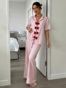 Aloruh 春夏新款婚礼季情人节休闲家居日常前领蝴蝶结撞色滚边粉色衬衫和宽松粉色长裤两件套睡衣，短袖，甜美休闲家居服，粉色蝴蝶结撞色滚边短袖舒适睡衣套装 - 粉色 - 查看 7