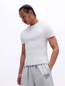 SUMWON Áo thun nam tay ngắn cổ tròn in logo chữ, kiểu dáng thoải mái thường ngày. - trắng - Xem 4