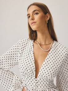 Aralina 纹理编织面料长袖深V领高腰波点春季连衣裙，适合女士度假穿着 - 黑與白 - 查看 4