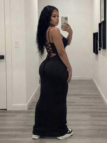 Slaydiva فستان طويل للنساء بقماش مخطط، أسود، بأربطة متقاطعة في الظهر، بحمالات رفيعة وظهر مكشوف، بتصميم ضيق وجذاب، مناسب للاستخدام اليومي والمناسبات الرياضية والأنيقة - الأسود - مشاهدة 4