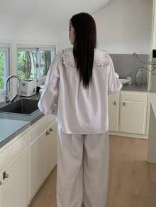 Dazy Plus 休闲条纹荷叶边领刺绣优雅长袖上衣搭配宽松直筒睡裤套装，春秋季 - 卡其色 - 查看 5