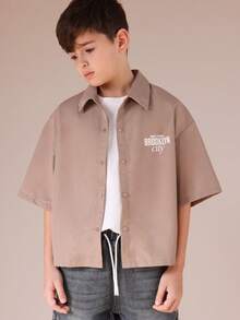 SUMWON 男童宽松短袖纽扣衬衫，布鲁克林城市印花，翻领夏季休闲上衣 - 咖啡棕 - 查看 2