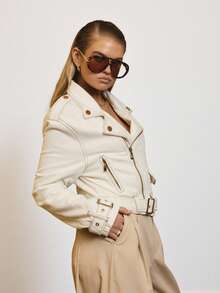 Aralina 冬夏两季短款牛仔机车夹克，饰有金色滚边细节 - 白色 - 查看 4