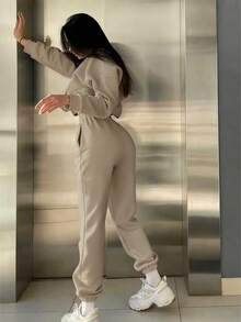 INAWLY 加大码女装新款美式休闲圆领长袖字母刺绣卫衣+刺绣口袋运动裤套装，复古运动简约拼接罗纹面料卫衣上衣+松紧腰束口运动裤两件套，适合休闲穿着、运动和散步。 - 深灰色 - 查看 3