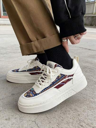 Zapatos casuales nuevos para hombre, zapatillas blancas, zapatillas deportivas versátiles, zapatillas de lona, ​​diseños originales y únicos, adecuadas para adolescentes y estudiantes.