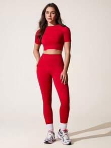 SHEIN Dewbera 无缝瑜伽套装，短袖圆领T恤和高腰瑜伽裤运动套装，舒适无缝运动套装，女士健身服，女士运动服，适合瑜伽、普拉提、跑步 | 季节性健身服装，适合家庭健身和训练，圆领和全长打底紧身裤，增强核心力量和柔韧性 - 紅色 - 查看 4