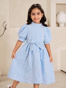 SHEIN Glamorique Kids 珍珠装饰提花面料蝴蝶结泡泡袖女童派对礼服 儿童提花连衣裙 - 淺藍色 - 查看 4