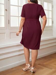 SHEIN Privé Đầm midi tay ngắn cổ chữ V màu tím nhạt dành cho nữ cỡ lớn, có dây buộc bên hông, thanh lịch cho buổi hẹn hò lãng mạn. - Màu Đỏ Sâu - Xem 2