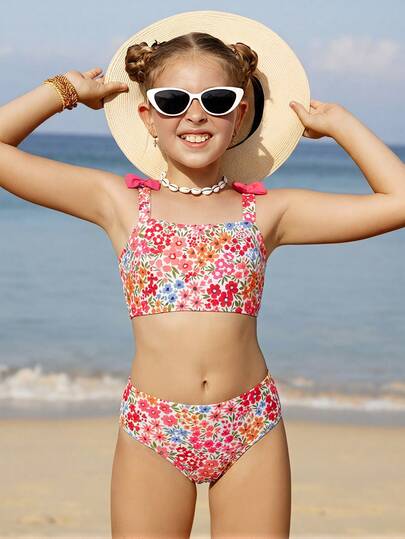 SHEIN Conjunto de bikini con estampado floral azul y blanco vintage para niñas, traje de baño de playa lindo con parches de moño, adecuado para vacaciones de verano y natación