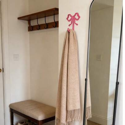 Joivida 1pc/2pcs Decorative Bow Wall Hook, Metal Bowknot Hanger For Entryway, Living Room, Bathroom, Light Luxury Alloy Coat Hook For Closet, Hallway, Bedroom, Key Holder, Towel Hook, Robe Hook, Handbag Hook, Strong And Durable, Elegant Gold/Black Finish, Perfect For Hanging Coats, Hats, Scarves, Keys, Bags, Towels, Adds A Touch Of Elegance To Any Space