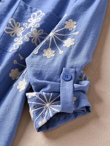 Rusticease 女士休闲花卉刺绣V领衬衫，夏季蓝色波西米亚夏威夷风度假上衣 - 藍色 - 查看 4