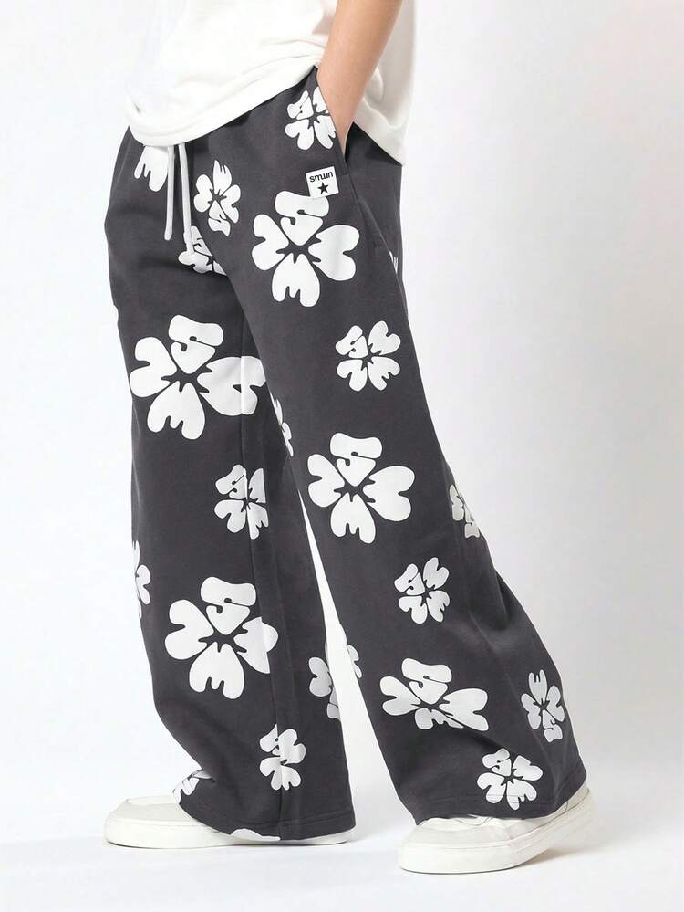 Weit geschnittene Jogginghose mit Blumenmuster