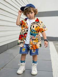 SHEIN Streecool Kids 男童两件套：印花衬衫和水洗拼接短裤。街头涂鸦酷炫印花设计，搭配水洗牛仔面料，时尚有型，适合夏季穿着。简约时尚的设计，展现男孩的个性魅力，适合4-7岁儿童日常休闲穿着，也适合度假、旅行、休闲放松、日光浴等夏季活动。 - 杏色 - 查看 1