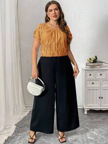 SHEIN Privé 大码女式优雅通勤知性圆领花瓣袖短袖夏季衬衫，几何条纹黑白撞色艺术印花女式宽松短袖上衣 - 黃色 - 查看 6