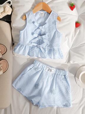 SHEIN Conjunto informal de niña con top sin mangas con volantes y lazo a cuadros, y shorts. Cómodo y minimalista
