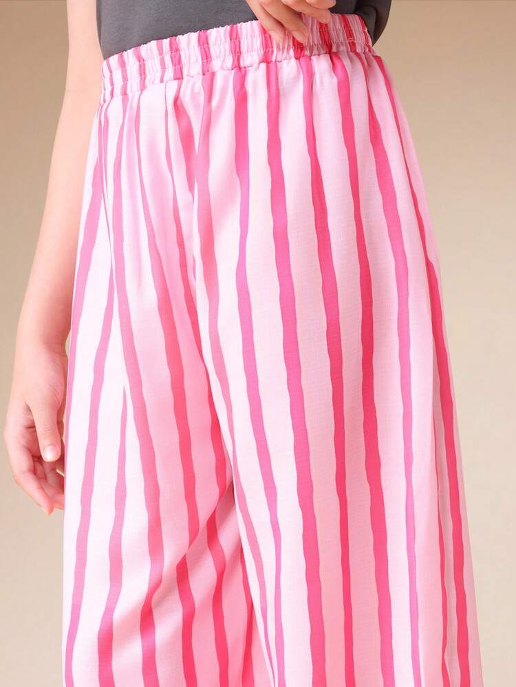 도쿄 프린트 티셔츠와 스트라이프 와이드 팬츠