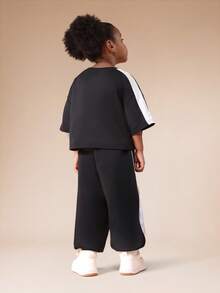 SUMWON Girls Oversized Seoul Graphic Color Block Short Sleeve T-Shirt And Wide Leg Jogger Pants Two Piece Set Casual Vacation - Black - View 2
