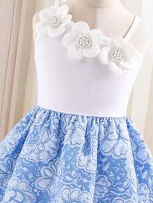 SHEIN 女童白色3D立体花朵与天蓝色印花连衣裙，优雅、时尚、可爱、舒适、简约，适合派对、郊游、度假、休闲娱乐等场合。 - 彩色 - 查看 6