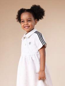 SUMWON Robe courte style polo pour filles avec col, manches courtes et détails de rayures sur les côtés. Coupe évasée pour un confort et une décontraction quotidiens. Idéale pour les vacances - Gris pâle - Voir 4