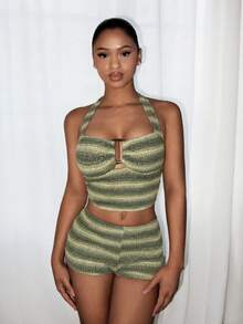 SHEIN PETITE Bộ đồ 2 món dành cho nữ: áo crop top buộc dây cổ yếm và quần short siêu ngắn, chất liệu vải dệt sọc, đính kim loại, thích hợp cho tiệc tùng, Giáng sinh, hẹn hò, hộp đêm, bãi biển, du thuyền, tiệc trà chiều, phong cách Bohemian, Boho, kỳ nghỉ, mùa thu. - màu xanh lá - Xem 10