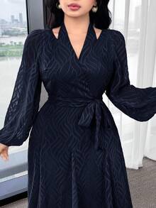 Feyla 大码全印花V领系带优雅长袖连衣裙 - 藏蓝色 - 查看 5