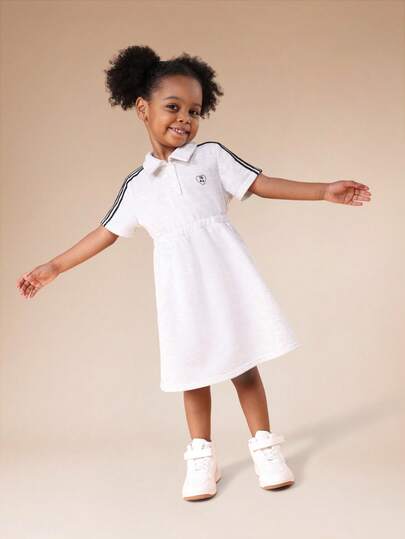 SUMWON Vestido corto de manga corta con cuello de polo y detalles de rayas laterales con silueta evasé para comodidad y juego diario de niñas